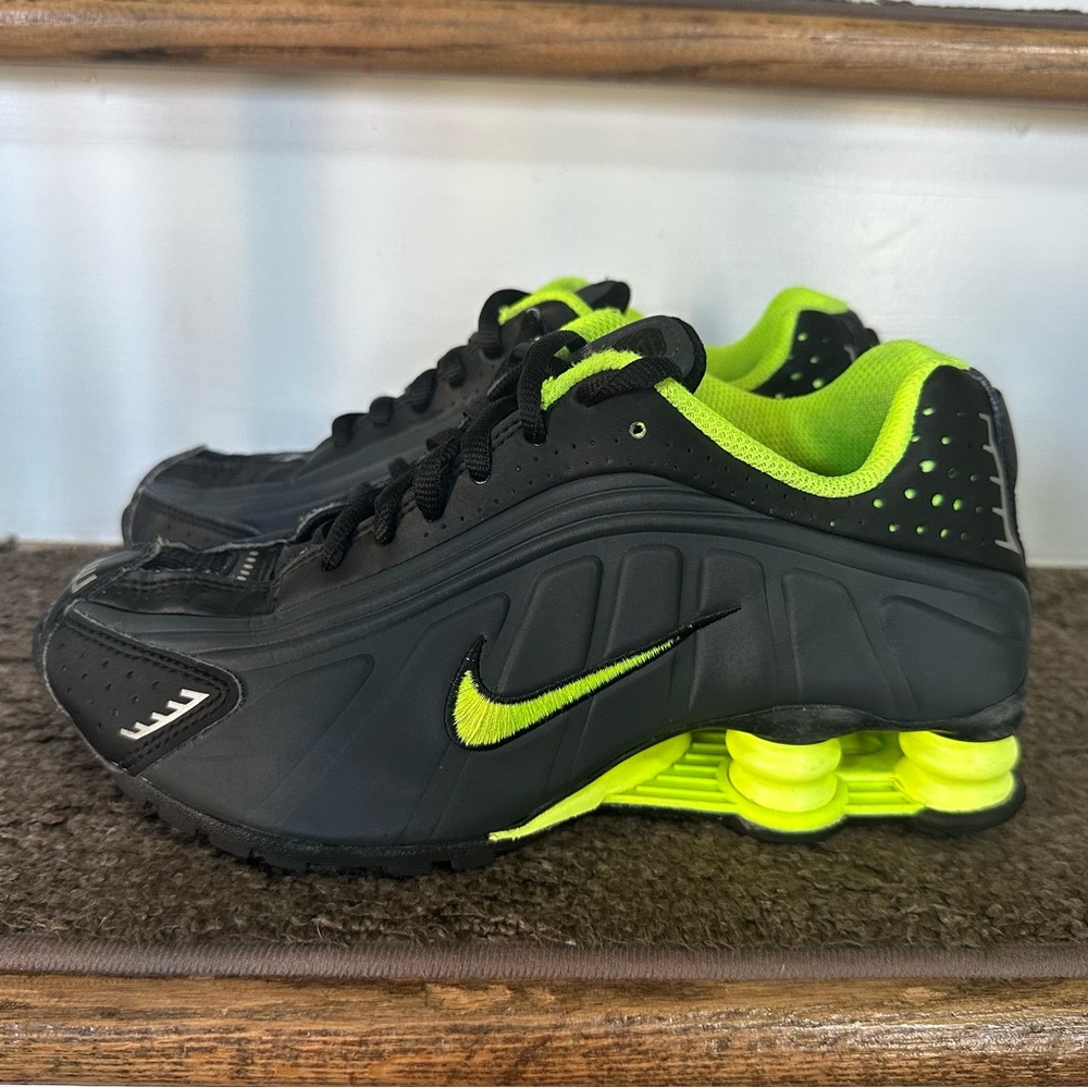 Nike Shox Black and Neon - Youth 3.5